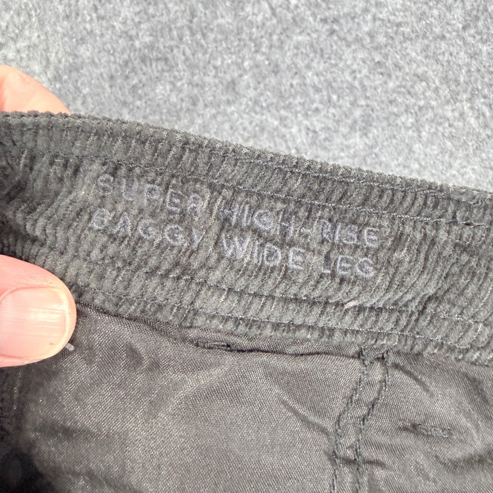 American Eagle Super High Rise Baggy Wide Leg Corduroy Cargo Pants Black 0 Reg - Picture 3 of 11